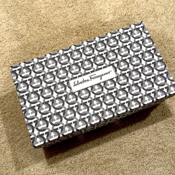 Ferragamo shoebox - Picture 1 of 6